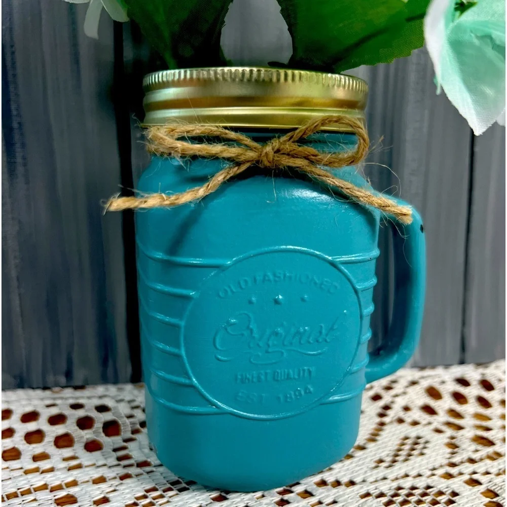 Pint sized vase with flowers